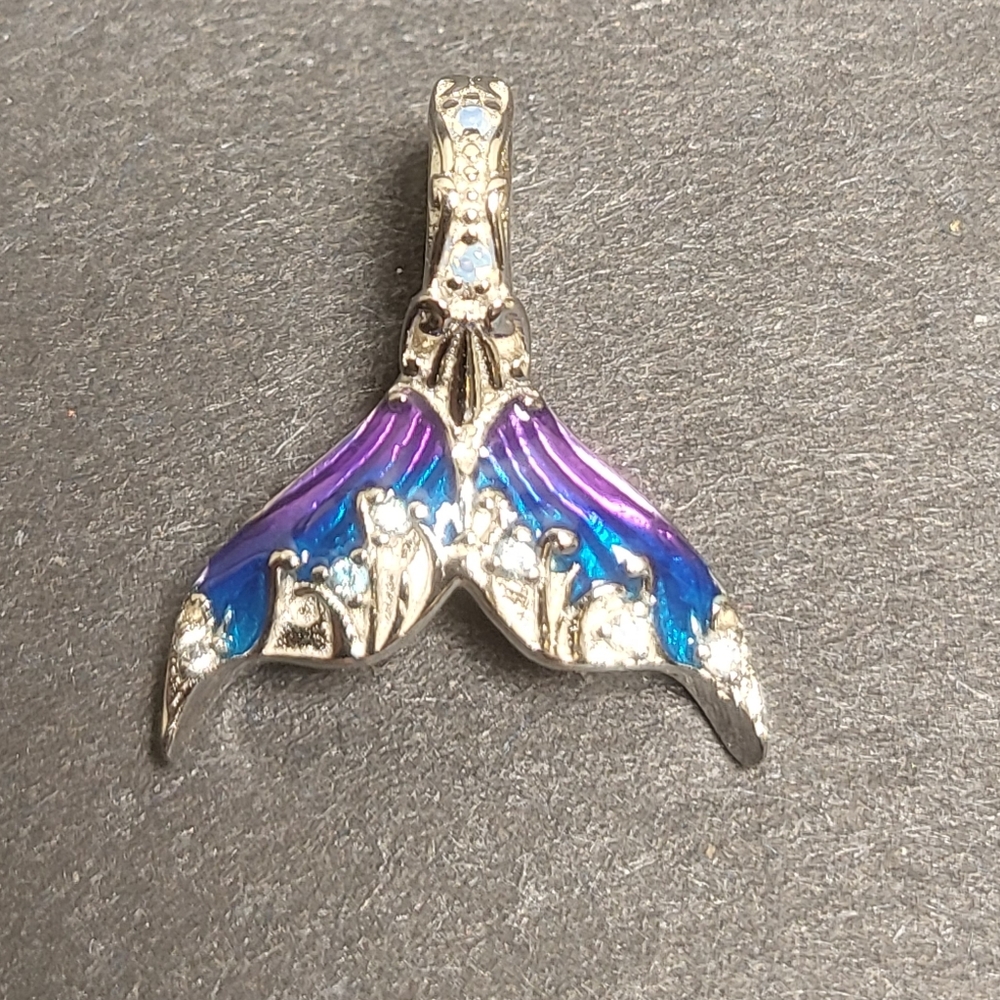 Silver jeweled mermaid tail pendant....24005